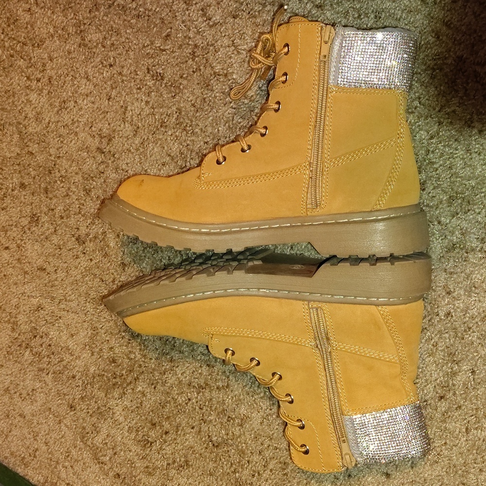 Wild Pair Women's Riiver Nubuck Embellished Boots 8.5 - Picture 8 of 8